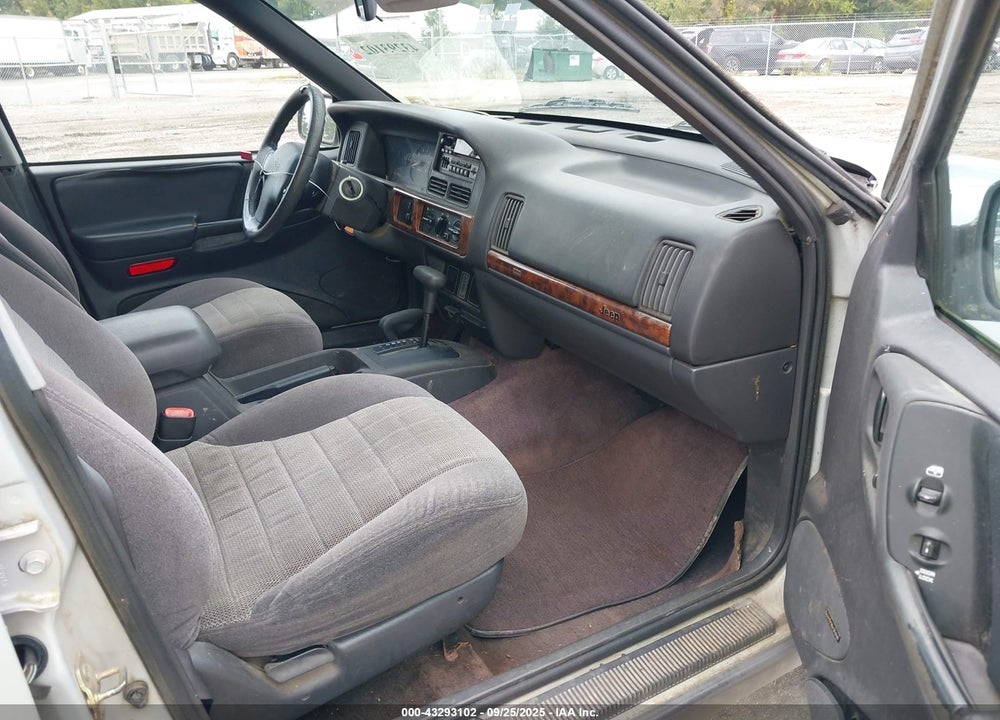 1996 JEEP GRAND CHEROKEE LAREDO VIN: 1J4EZ58SXTC132632