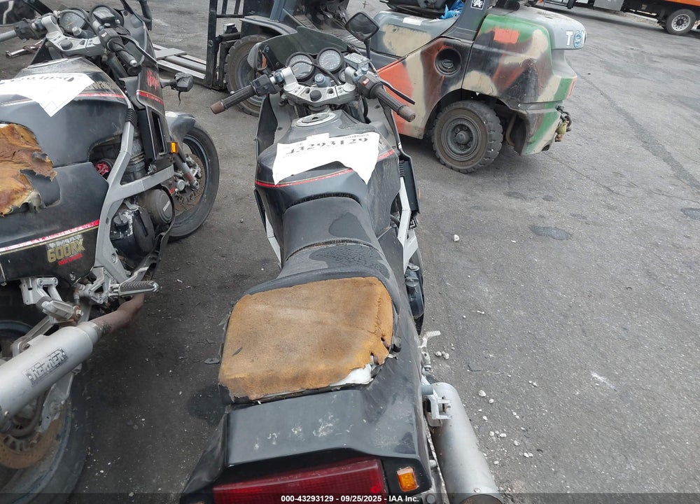 1987 KAWASAKI ZX600 B VIN: JKAZX4B17HA000643