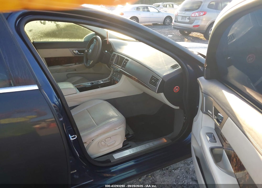 2009 JAGUAR XF PREMIUM LUXURY VIN: SAJWA06B89HR08762
