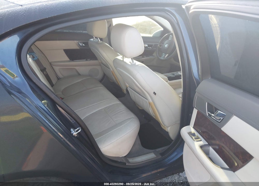 2009 JAGUAR XF PREMIUM LUXURY VIN: SAJWA06B89HR08762