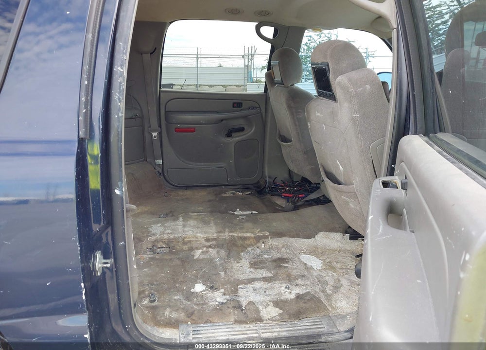 2006 CHEVROLET SUBURBAN 1500 VIN: 1GNEC16Z36J142250