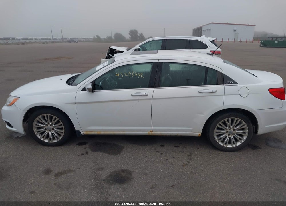 2011 CHRYSLER 200 LIMITED VIN: 1C3BC2FG3BN571802
