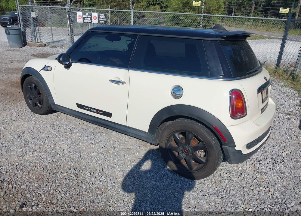 2008 MINI COOPER S VIN: WMWMF73558TV35459