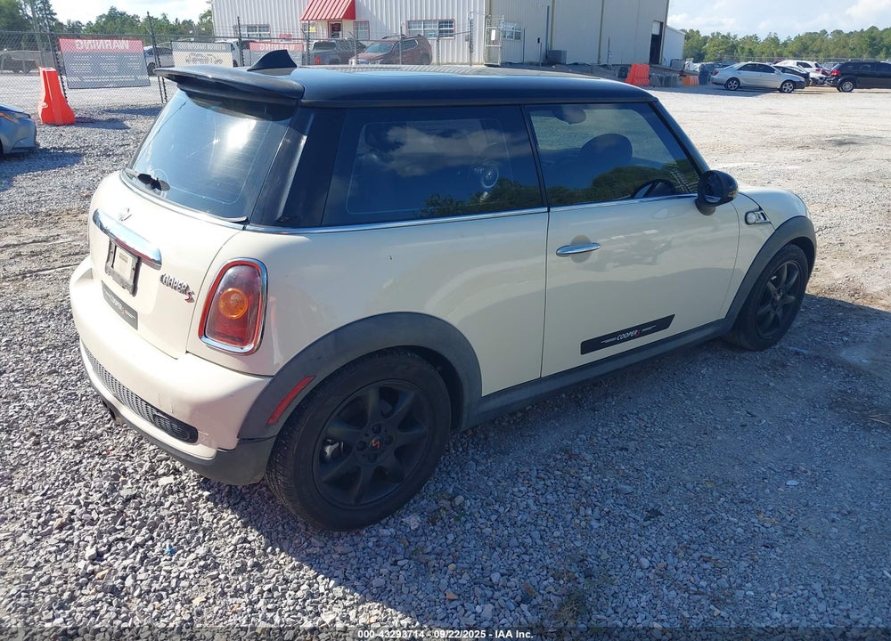 2008 MINI COOPER S VIN: WMWMF73558TV35459