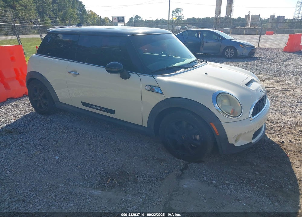 2008 MINI COOPER S VIN: WMWMF73558TV35459