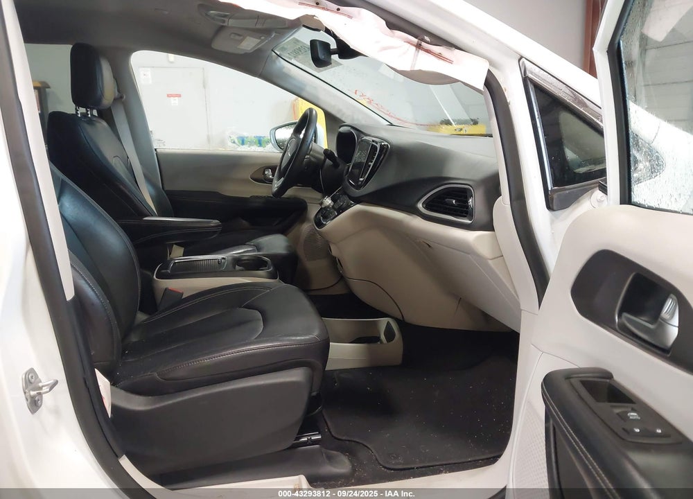 2022 CHRYSLER PACIFICA TOURING L VIN: 2C4RC1BG5NR140587