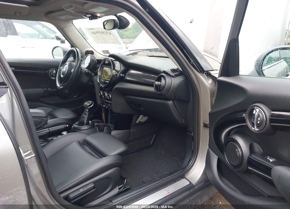 2016 MINI HARDTOP COOPER S VIN: WMWXU3C58G2D31287