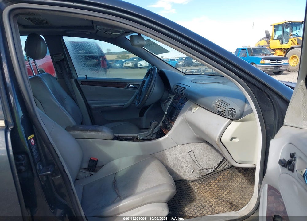 2001 MERCEDES-BENZ C 240 VIN: WDBRF61J61F075735