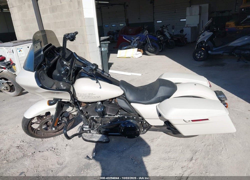 2023 HARLEY-DAVIDSON FLTRXST VIN: 1HD1ACL18PB604092