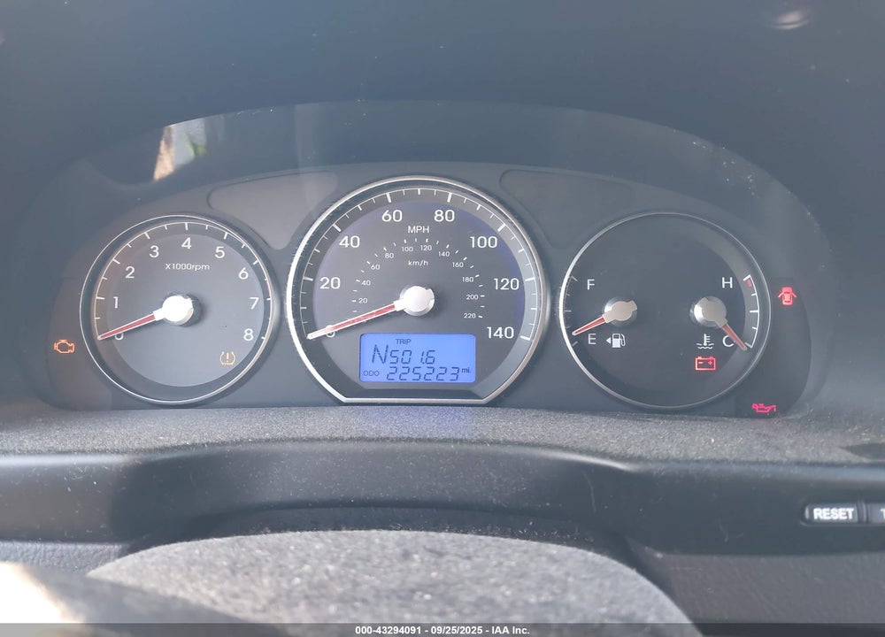 2011 HYUNDAI SANTA FE VIN: 5XYZGDAB2BG066783