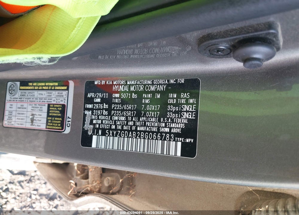 2011 HYUNDAI SANTA FE VIN: 5XYZGDAB2BG066783