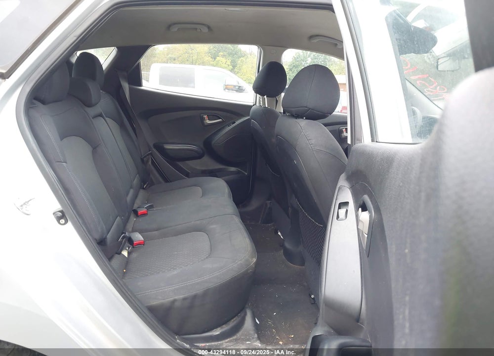 2011 HYUNDAI TUCSON VIN: KM8JT3AB2BU120385