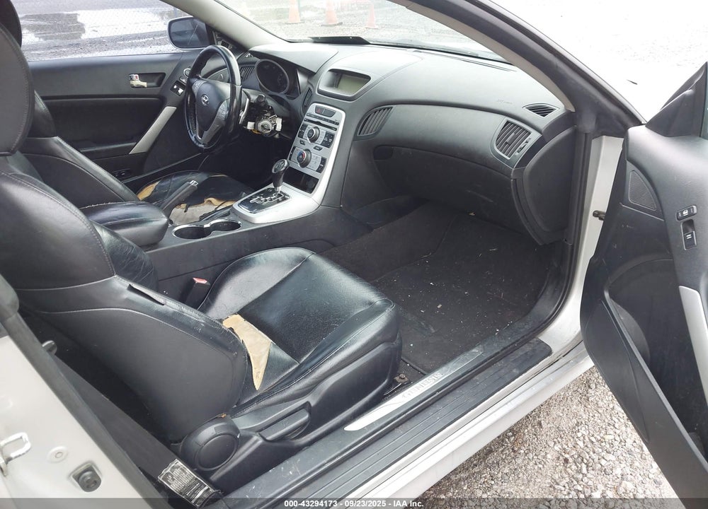 2010 HYUNDAI GENESIS VIN: KMHHU6KH4AU012784
