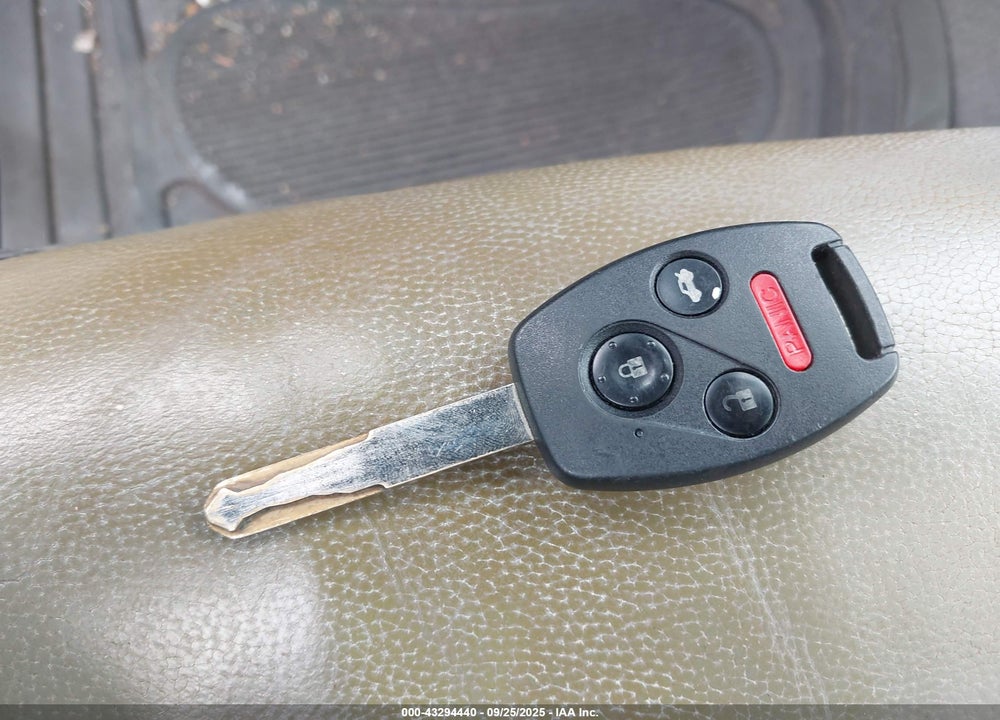 2011 HONDA CIVIC LX VIN: 2HGFG1B68BH517253