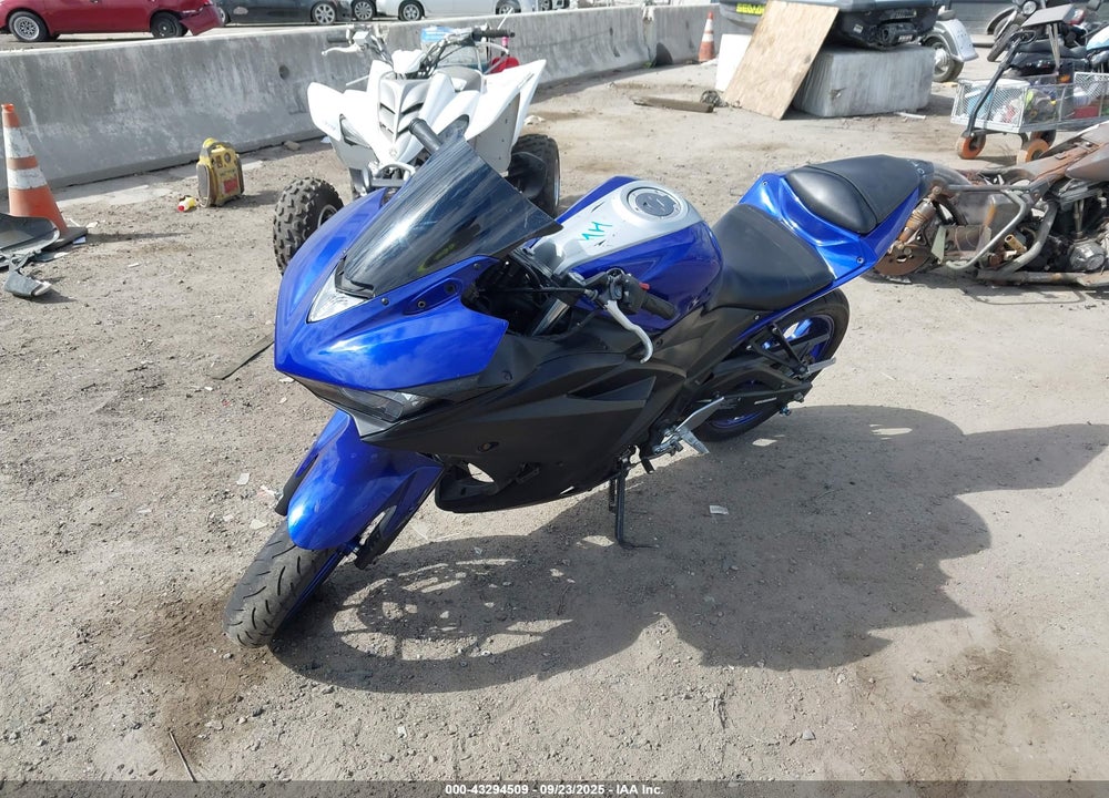 2015 YAMAHA YZFR3 VIN: MH3RH06Y8FK001232