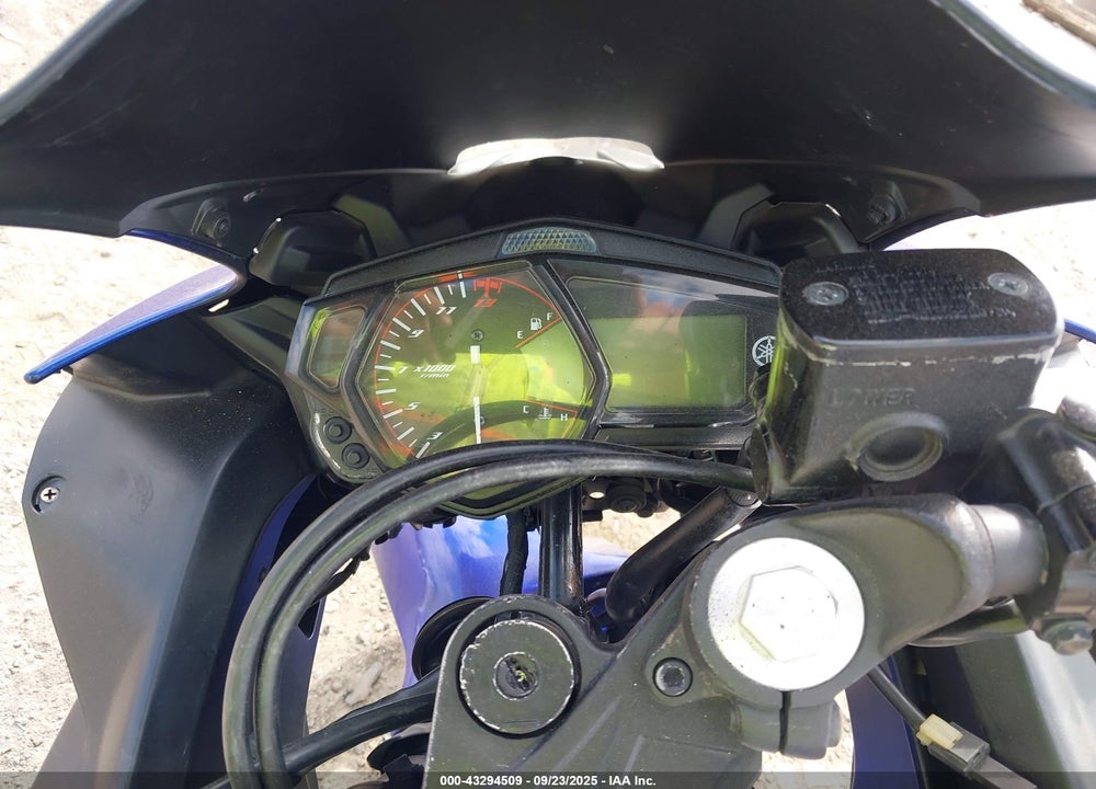 2015 YAMAHA YZFR3 VIN: MH3RH06Y8FK001232