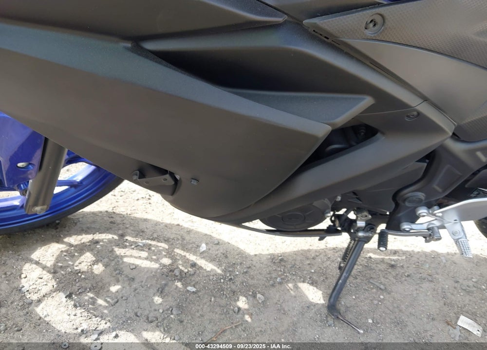 2015 YAMAHA YZFR3 VIN: MH3RH06Y8FK001232