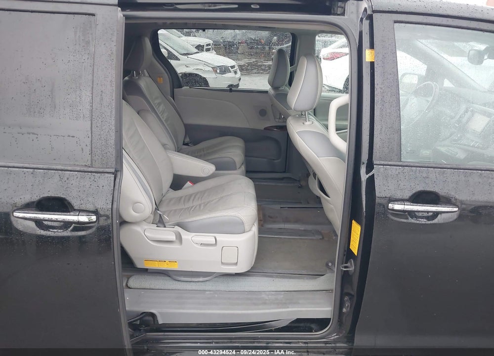 2011 TOYOTA SIENNA LIMITED VIN: 5TDDK3DC3BS027730