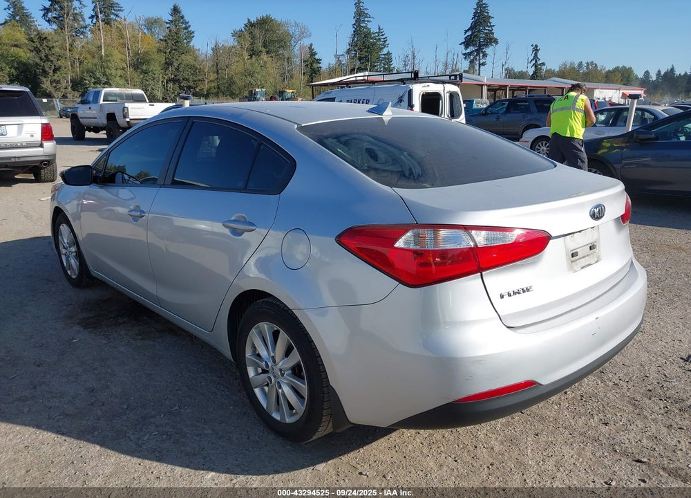 2016 KIA FORTE VIN: KNAFX4A6XG5462608