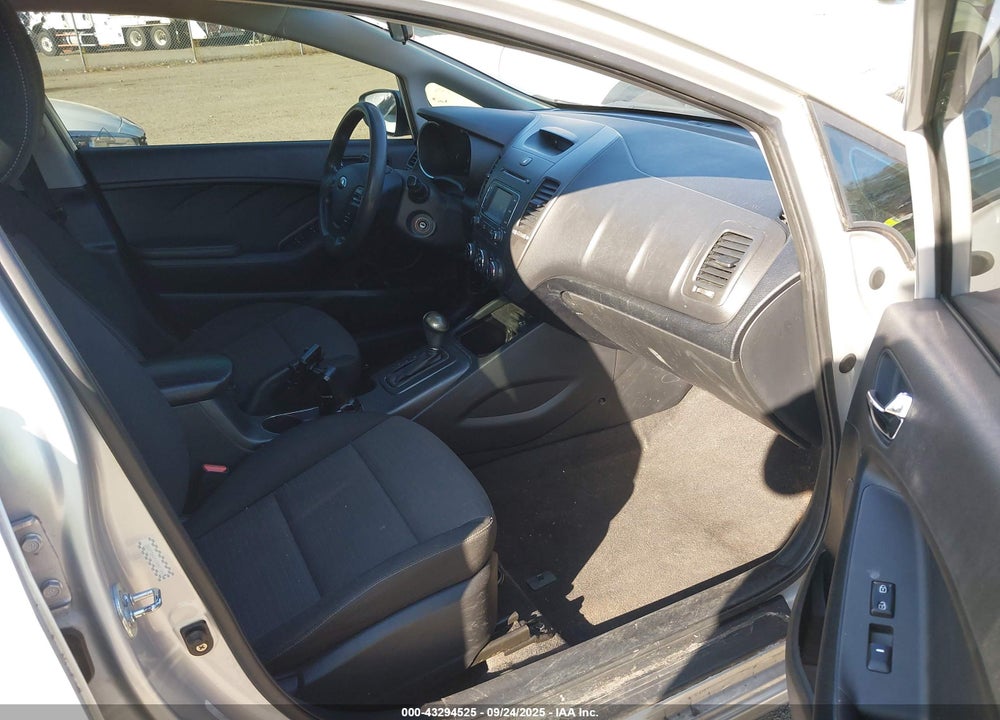 2016 KIA FORTE VIN: KNAFX4A6XG5462608