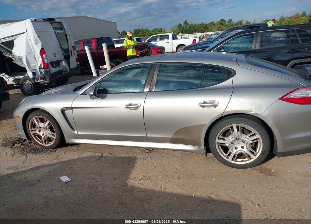2011 PORSCHE PANAMERA 4 VIN: WP0AA2A73BL011438
