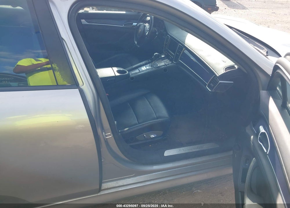 2011 PORSCHE PANAMERA 4 VIN: WP0AA2A73BL011438