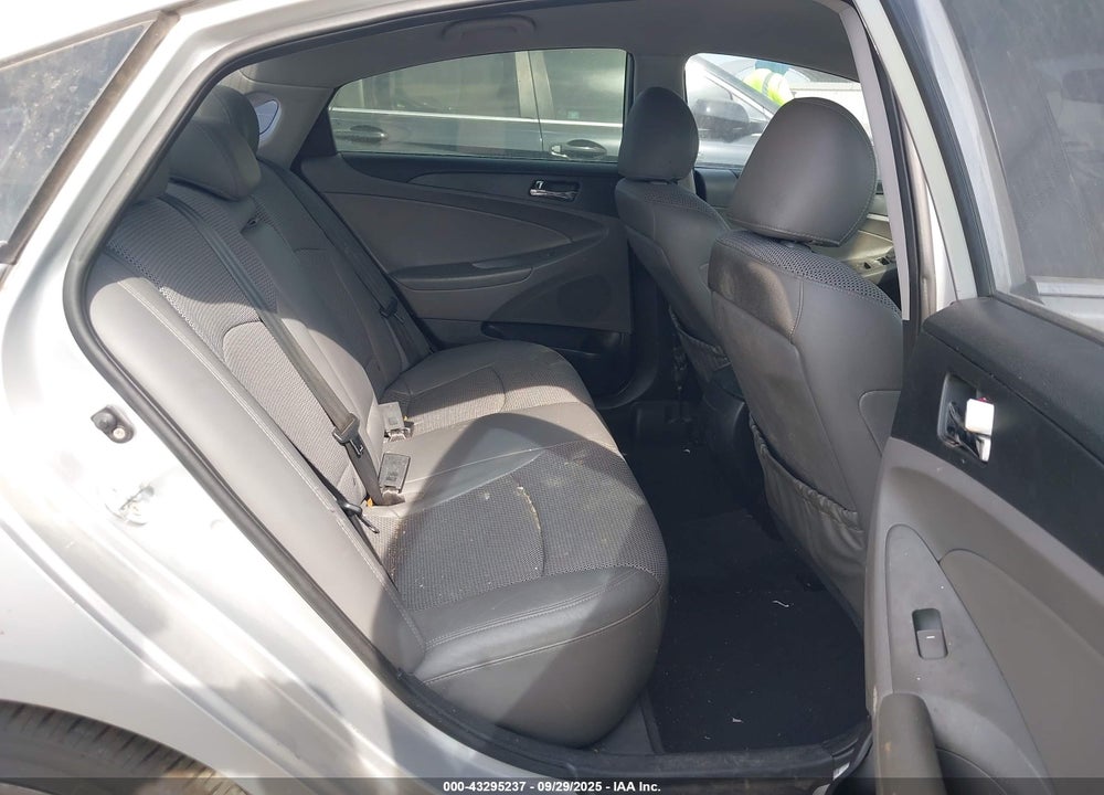 2011 HYUNDAI SONATA SE VIN: 5NPEC4AC2BH081795