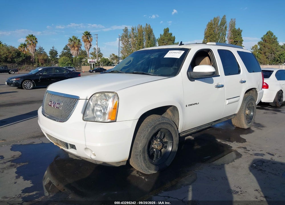 2007 GMC YUKON DENALI VIN: 1GKFK63827J321040