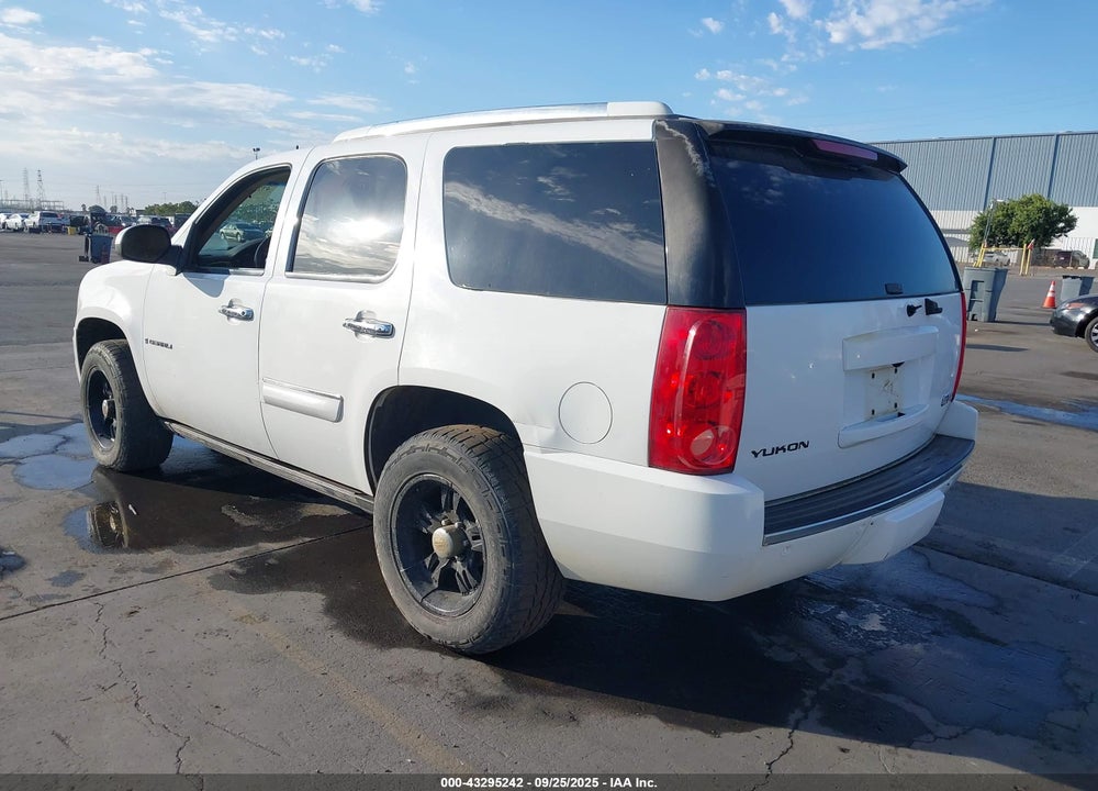 2007 GMC YUKON DENALI VIN: 1GKFK63827J321040