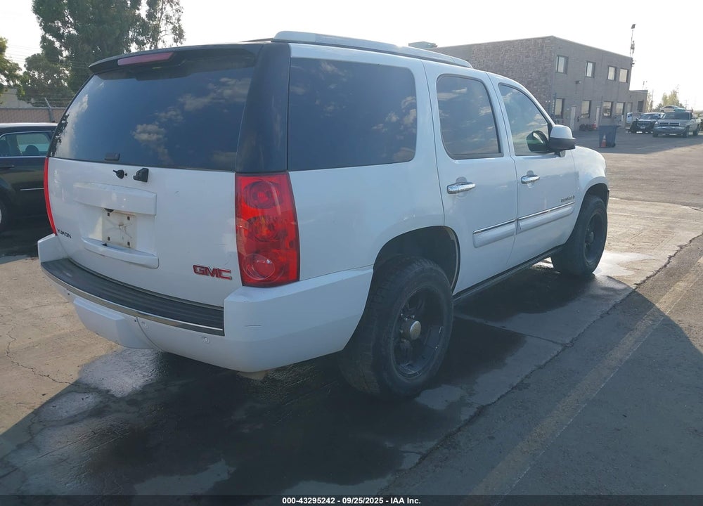 2007 GMC YUKON DENALI VIN: 1GKFK63827J321040