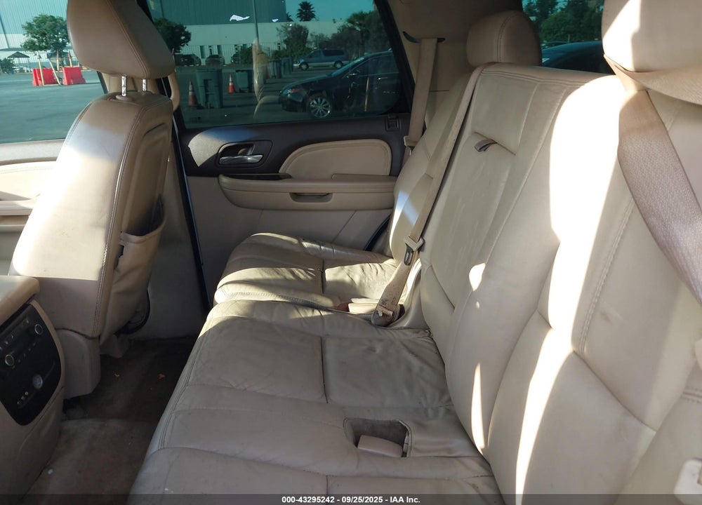 2007 GMC YUKON DENALI VIN: 1GKFK63827J321040