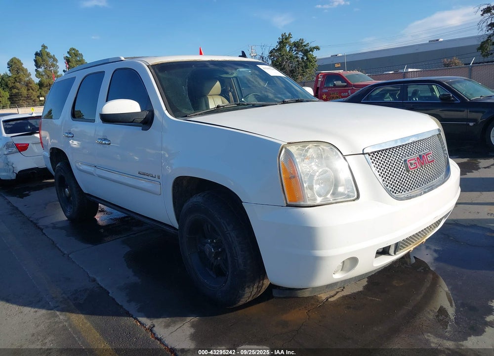 2007 GMC YUKON DENALI VIN: 1GKFK63827J321040