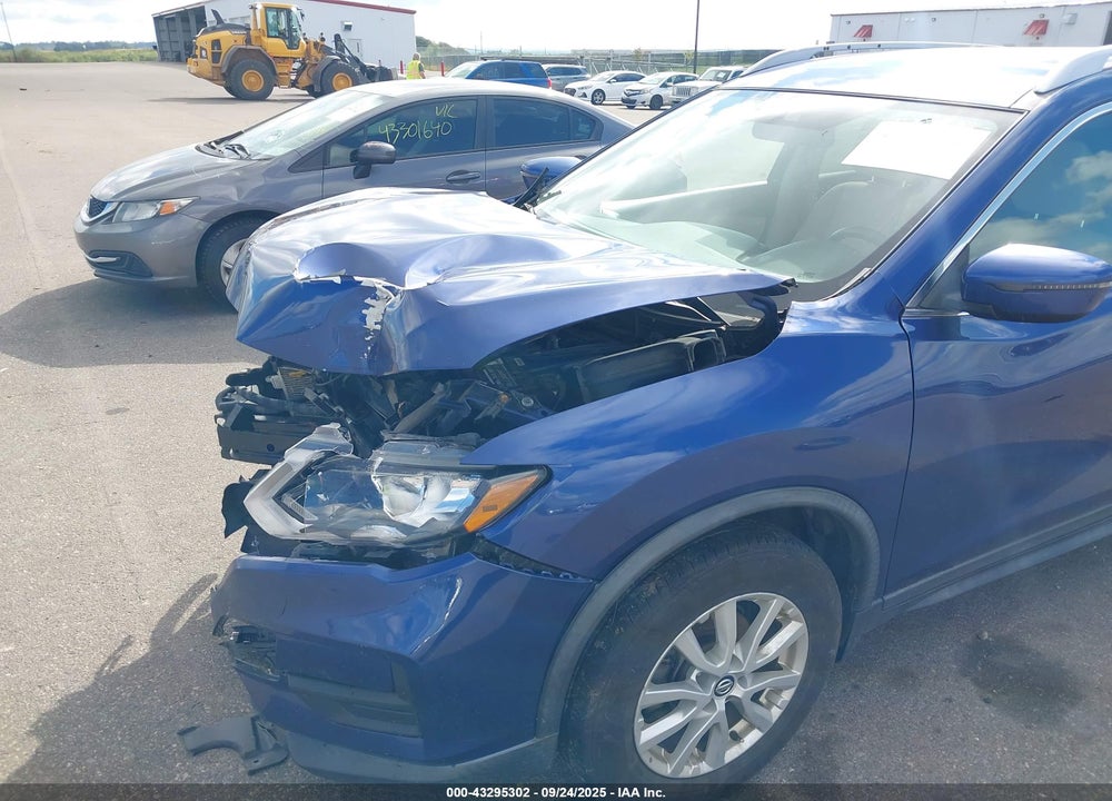 2018 NISSAN ROGUE SV VIN: KNMAT2MVXJP577768