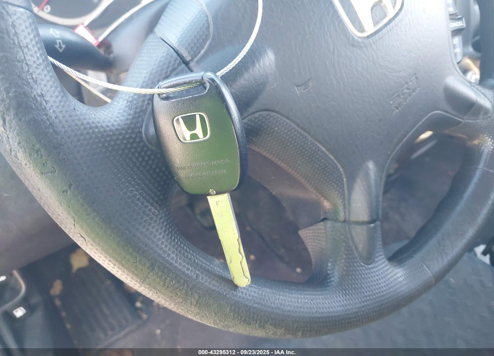 2005 HONDA CR-V LX VIN: JHLRD68565C002505