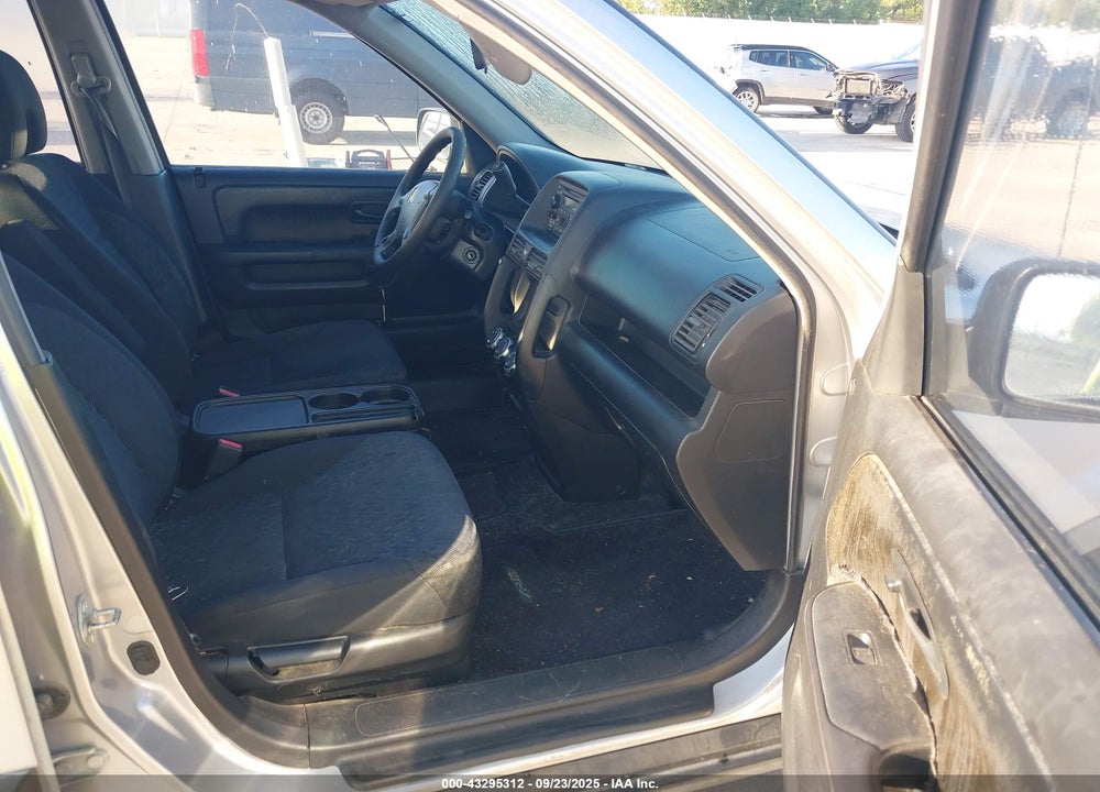 2005 HONDA CR-V LX VIN: JHLRD68565C002505