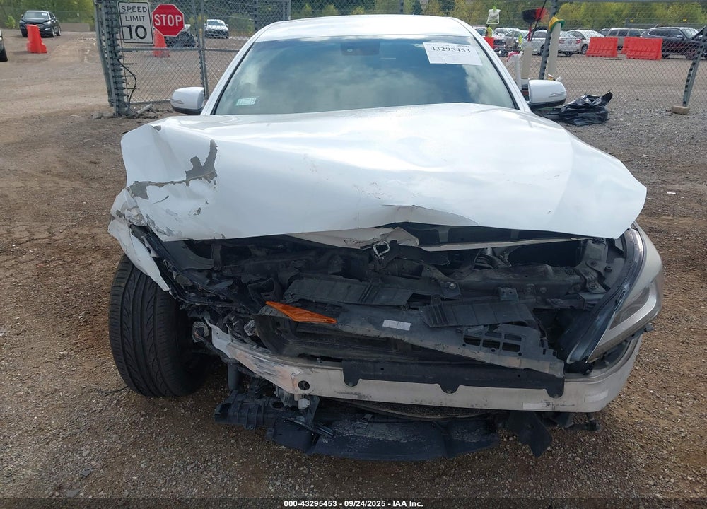 2016 HYUNDAI GENESIS VIN: KMHGN4JE7GU120426