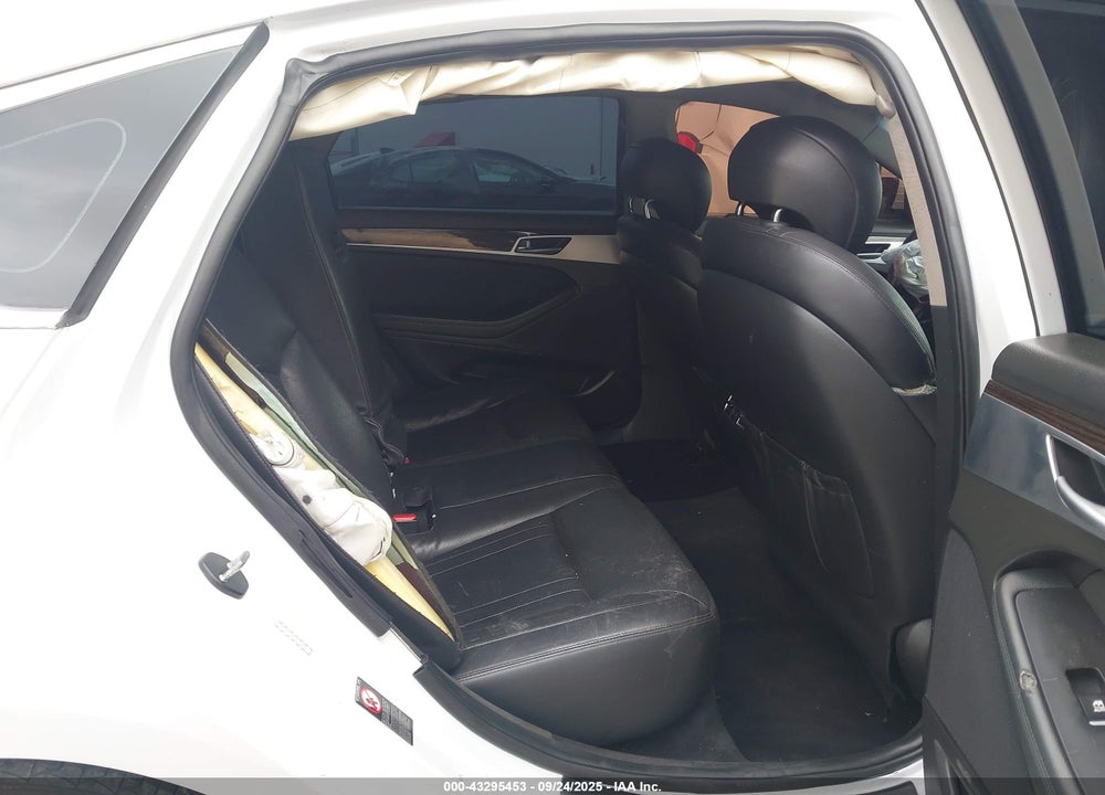 2016 HYUNDAI GENESIS VIN: KMHGN4JE7GU120426