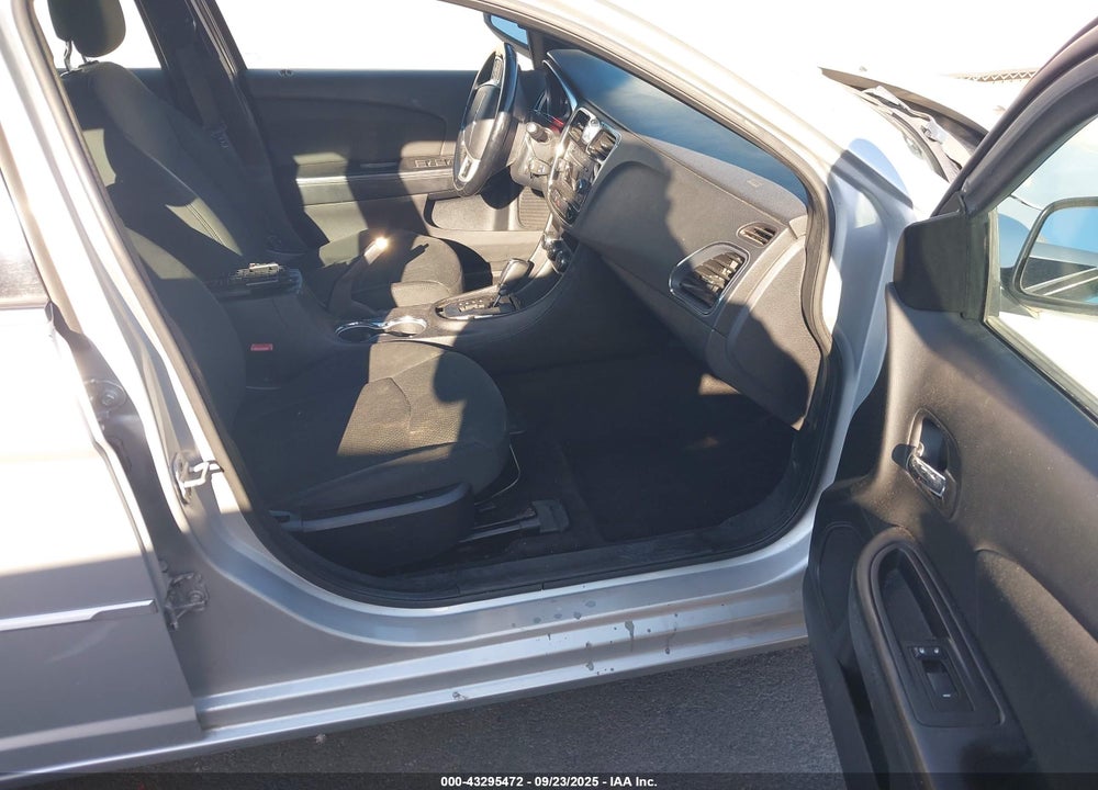 2011 CHRYSLER 200 TOURING VIN: 1C3BC1FG4BN550516