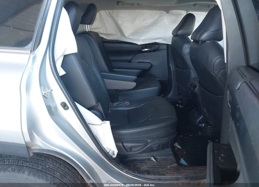 2020 TOYOTA HIGHLANDER XLE VIN: 5TDGZRBH5LS514651