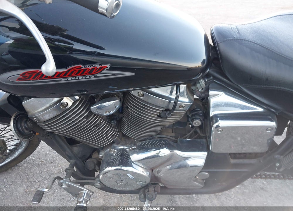2002 HONDA VT750 DC VIN: JH2RC44042K620400
