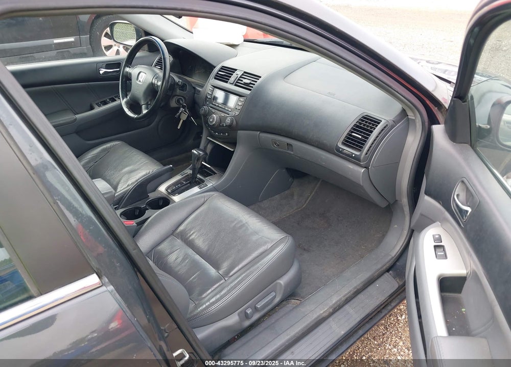 2005 HONDA ACCORD 3.0 EX VIN: 1HGCM66595A068873
