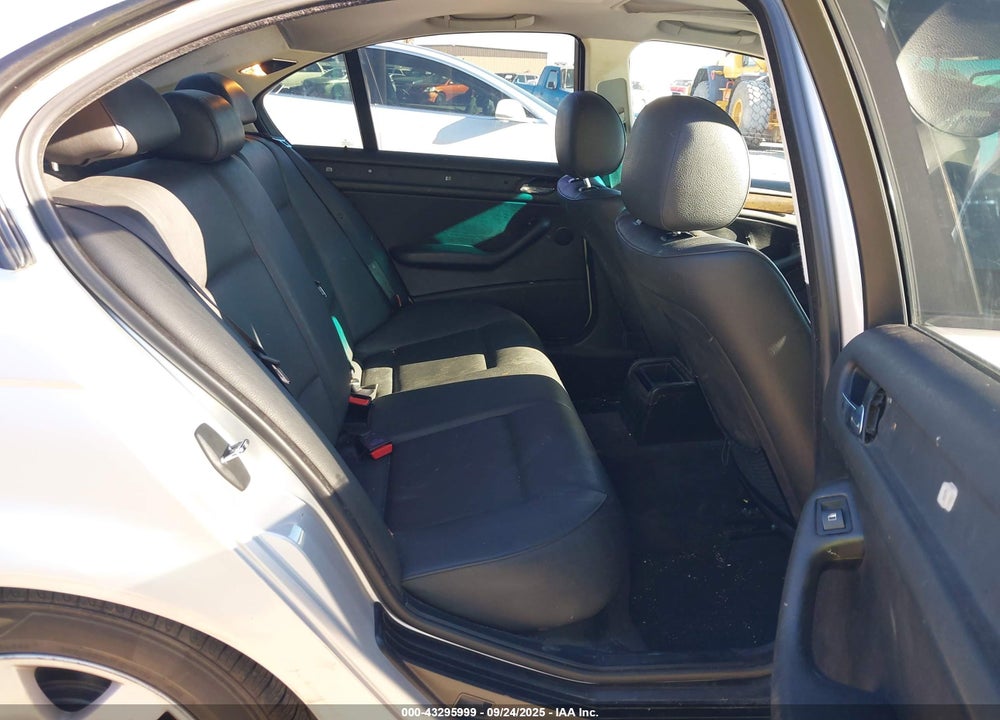 2004 BMW 325I VIN: WBAET37454NJ43037