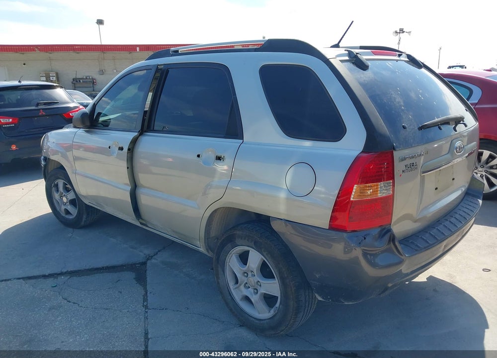 2008 KIA SPORTAGE VIN: KNDJF724287457858
