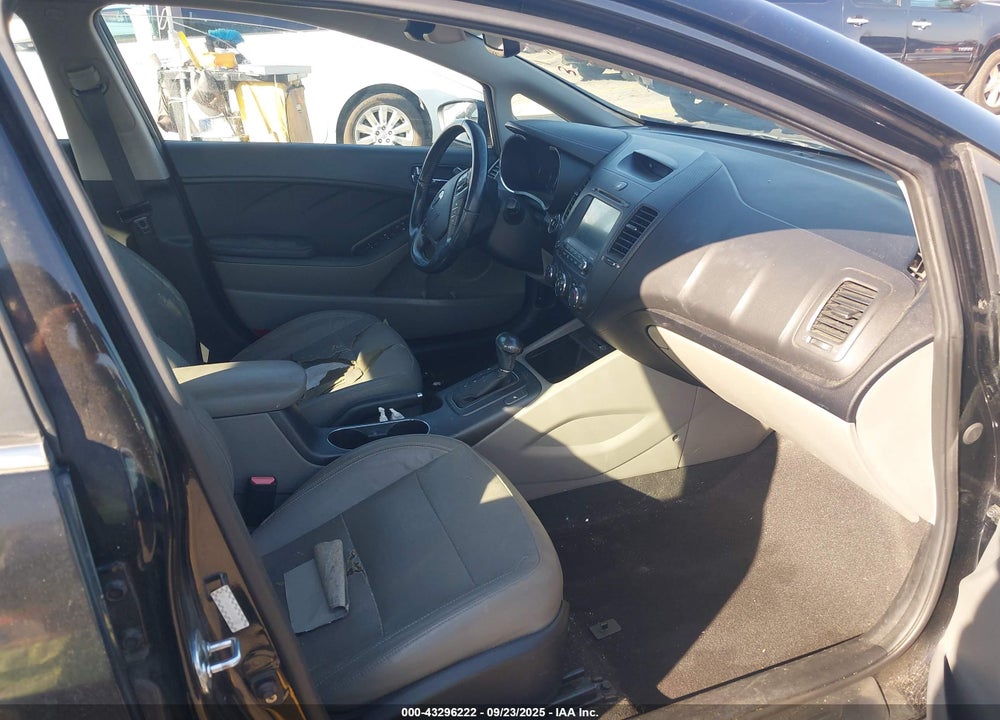 2016 KIA FORTE EX VIN: KNAFZ4A8XG5556158
