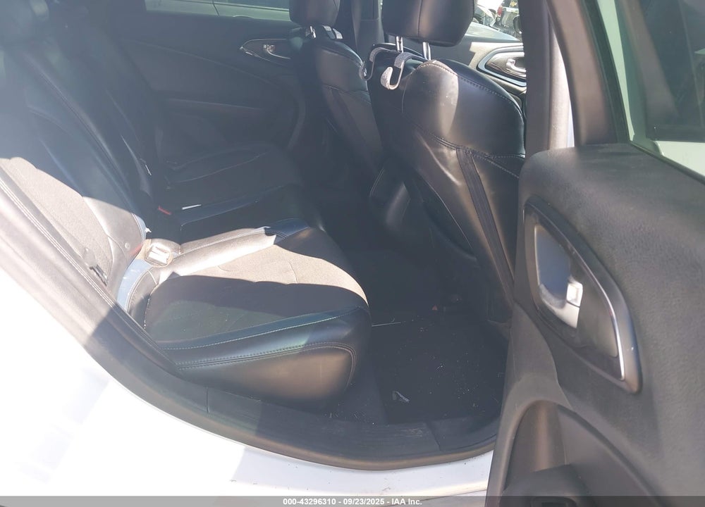 2015 CHRYSLER 200 S VIN: 1C3CCCBG4FN517477