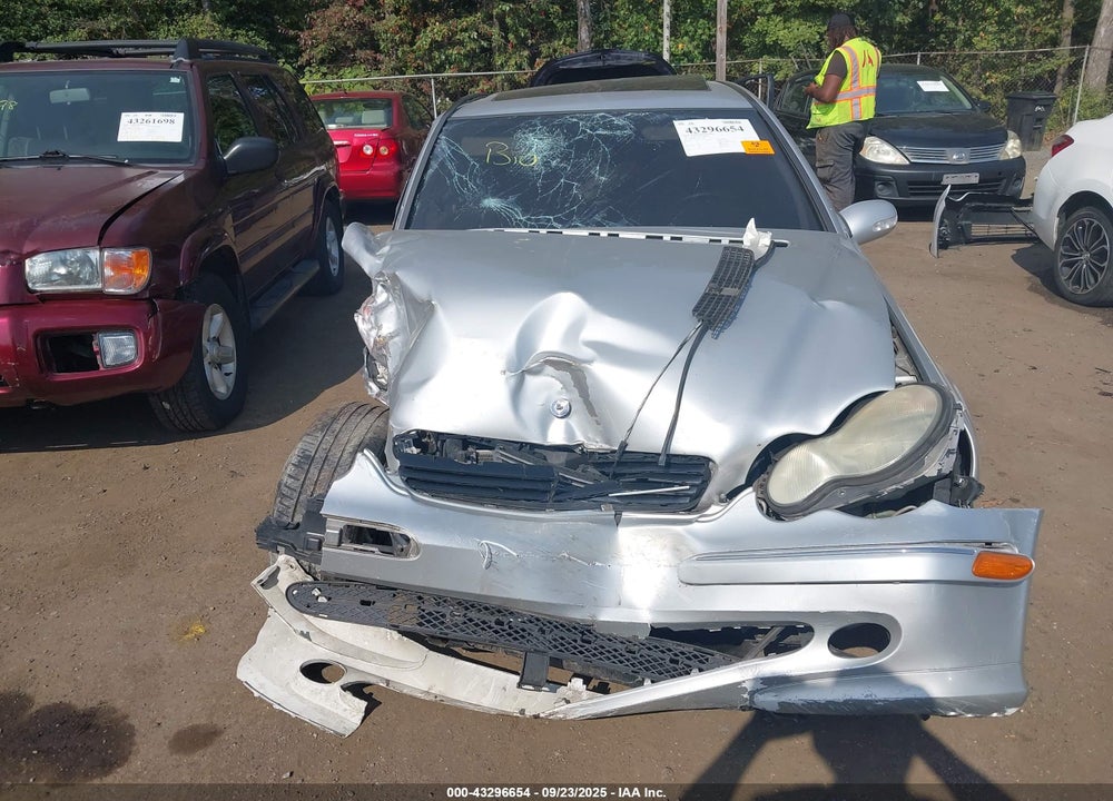 2002 MERCEDES-BENZ C 240 VIN: WDBRF61J22F261189