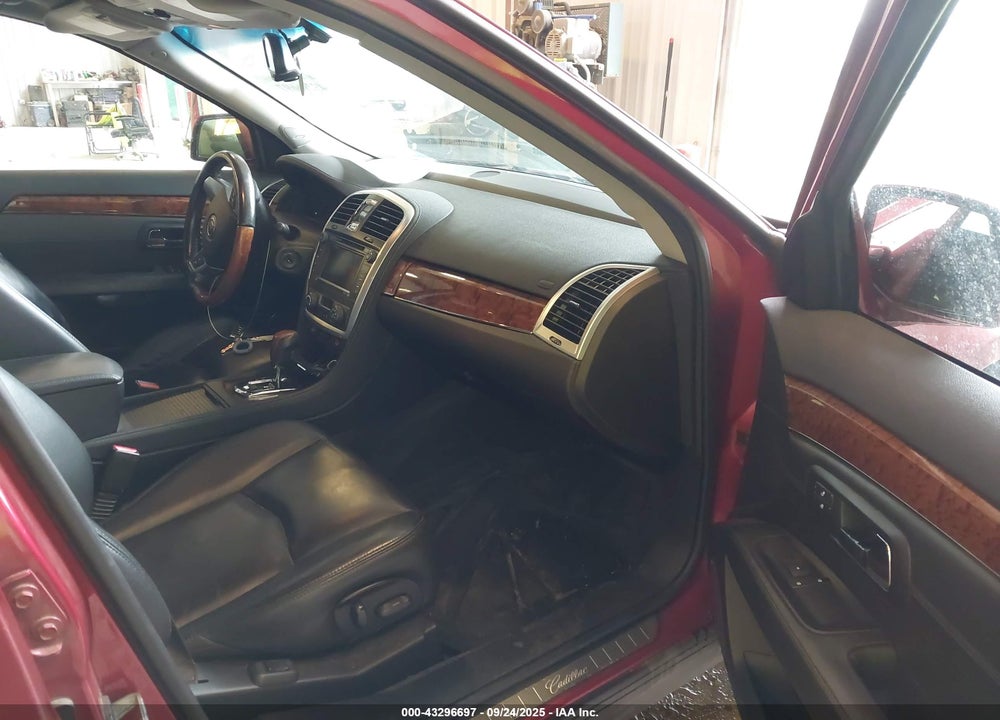 2009 CADILLAC SRX VIN: 1GYEE437390137979