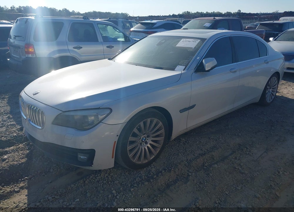 2013 BMW 7 SERIES VIN: WBAYE8C51DD133016