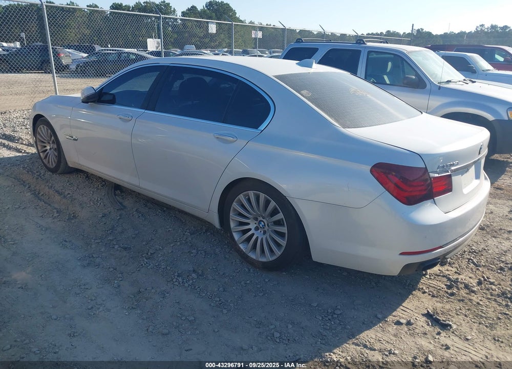 2013 BMW 7 SERIES VIN: WBAYE8C51DD133016