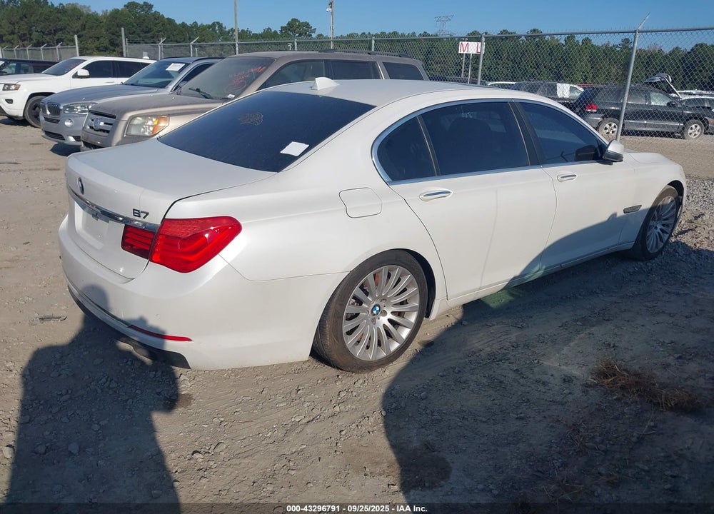 2013 BMW 7 SERIES VIN: WBAYE8C51DD133016